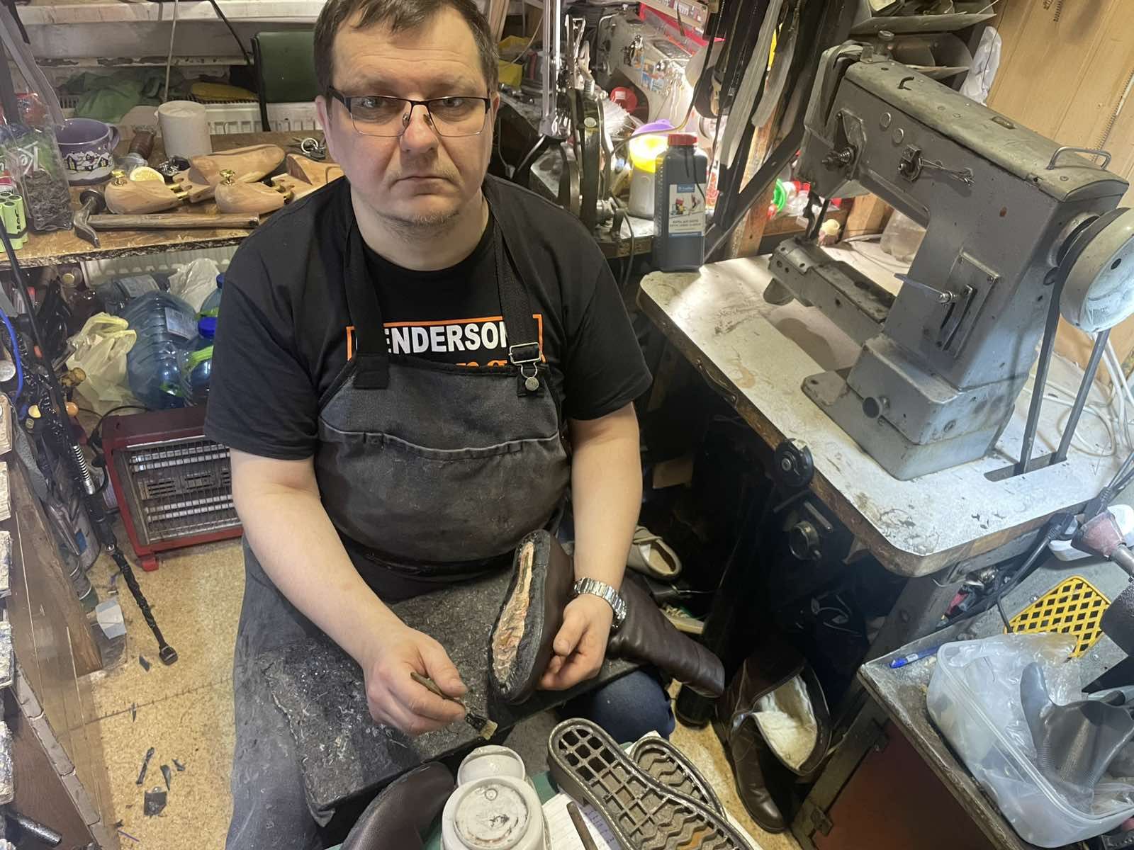 Видно пана по халявах