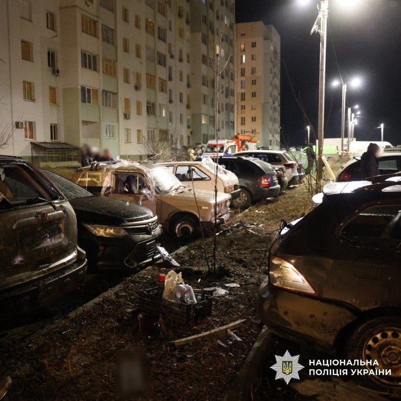 Наслідки удару по багатоповерхівці у Харкові.