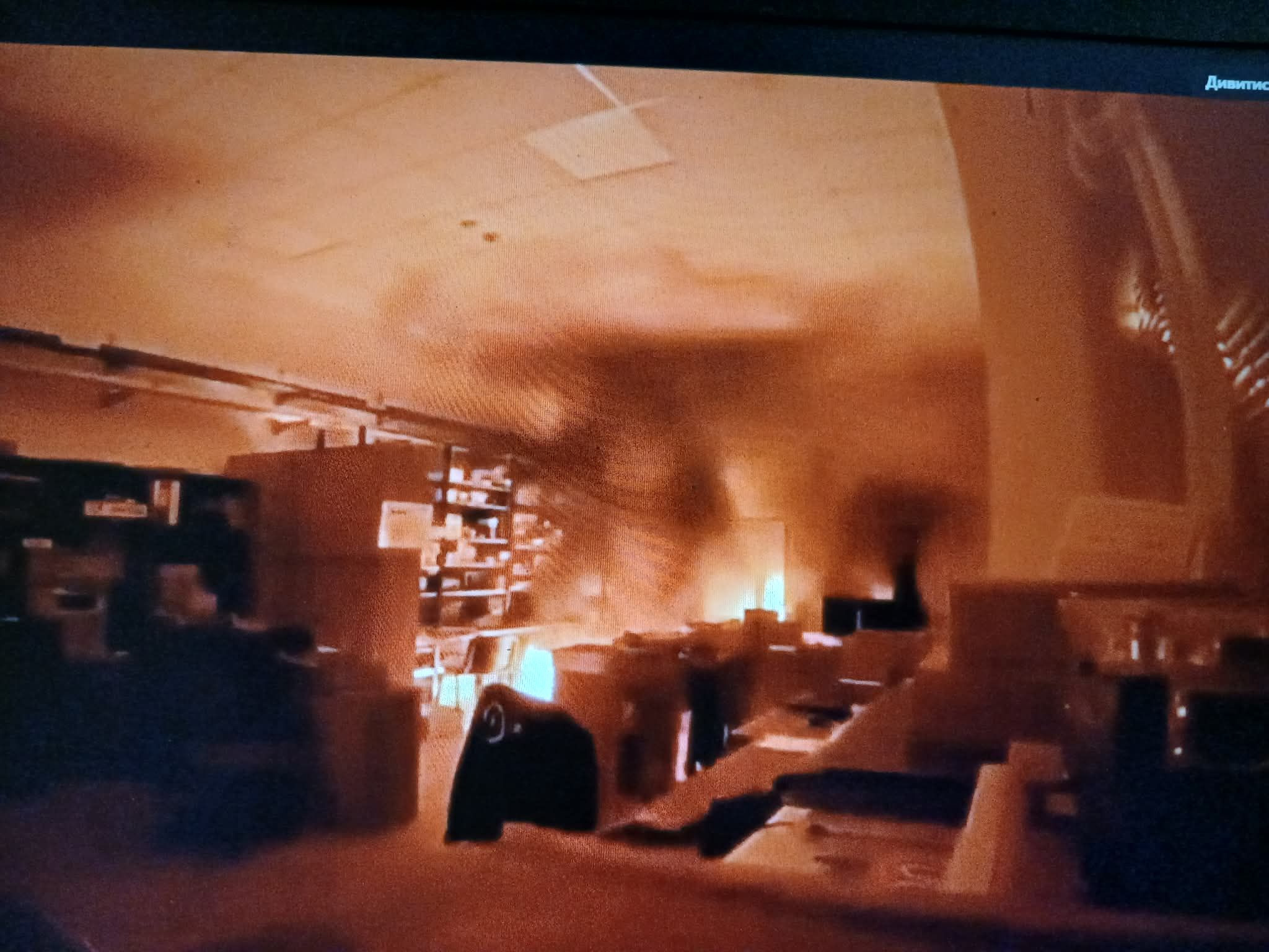 Відповідальність за підпал взяла на себе група "Фракція землетрусів".