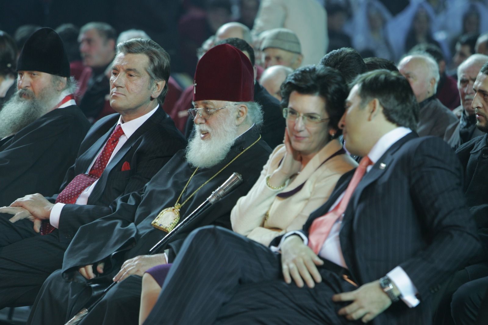 Ющенко пыд час візиту в Тбілісі в 2007 році. Тоді Ніно Бурджанадзе і Михаїл Саакашвілі  були в одній команді.