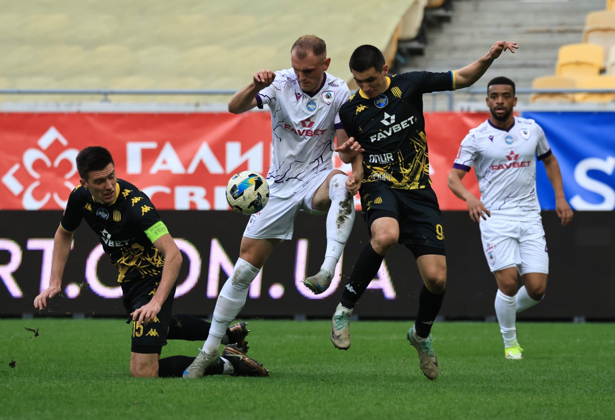 Черкаський ЛНЗ продовжує конкурувати з «Шахтарем» за лідерство в національному чемпіонаті.