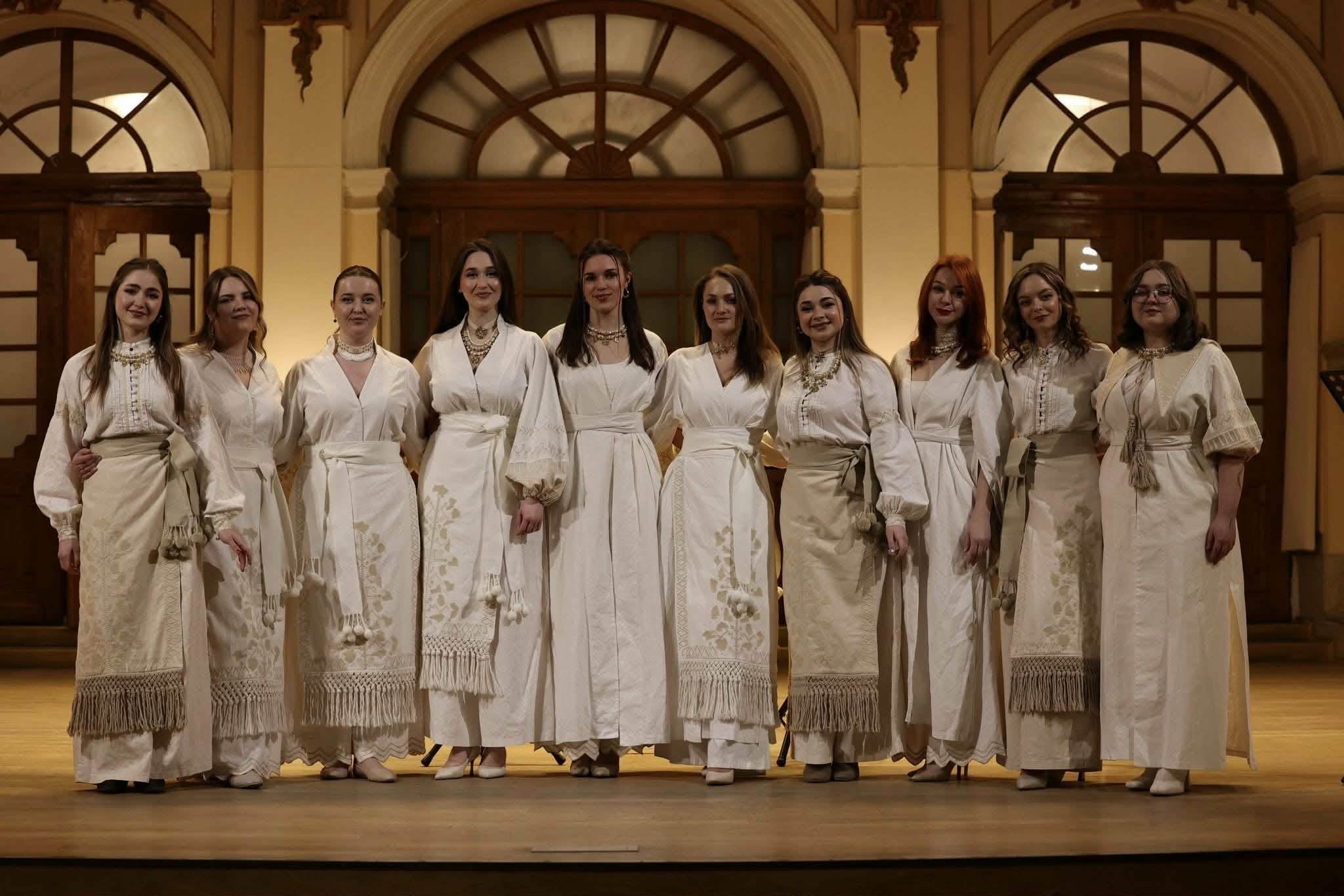 Жіночий склад хору "Гомін".