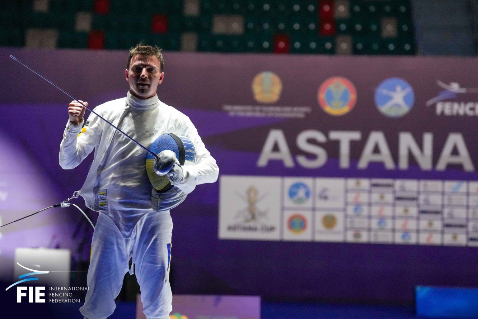 Роман Свічкар здобуває дебютну перемогу і приносить Україні перше з 2022 року особисте золото Кубка світу в чоловічій шпазі.