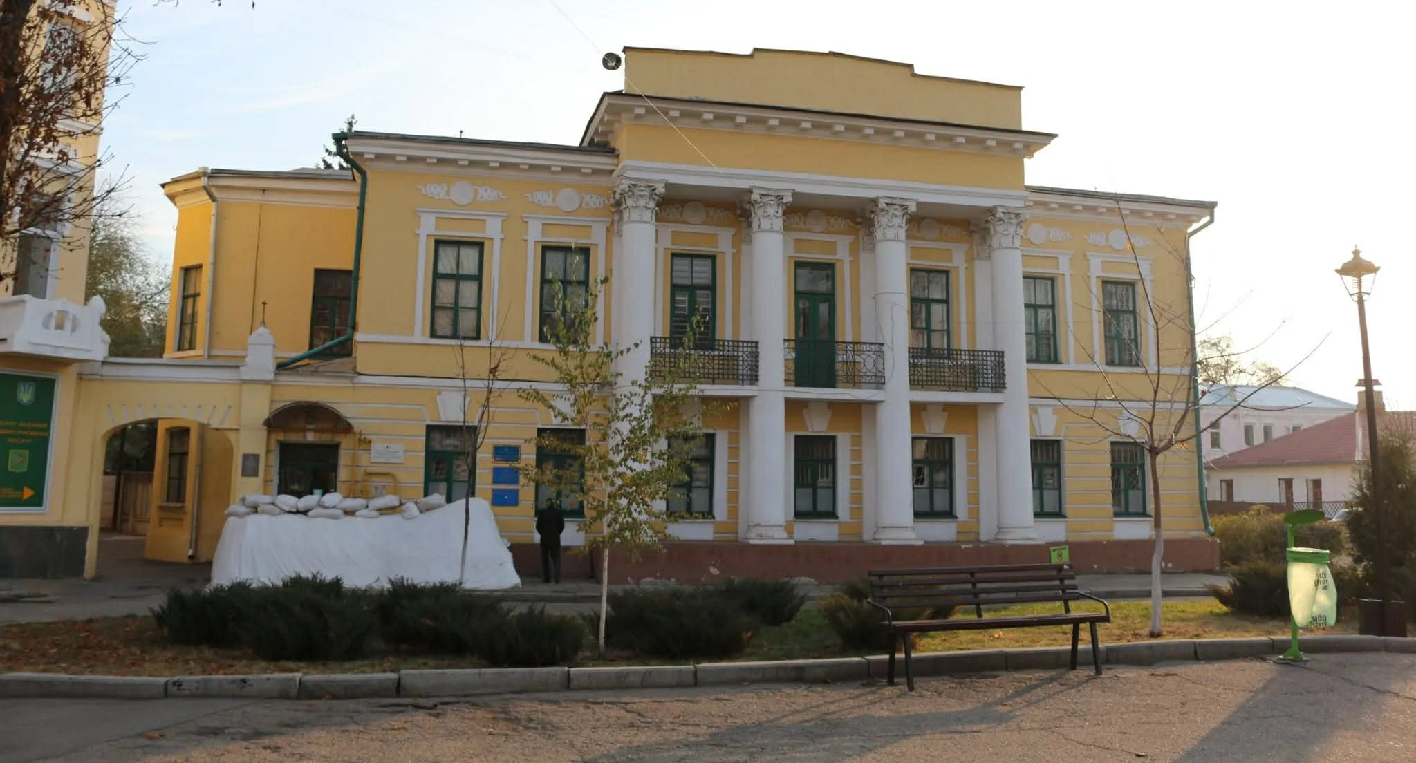 Там був рашизм. Молоді митці з усього світу рятуватимуть зруйнований рф особняк купця Павлова у Харкові