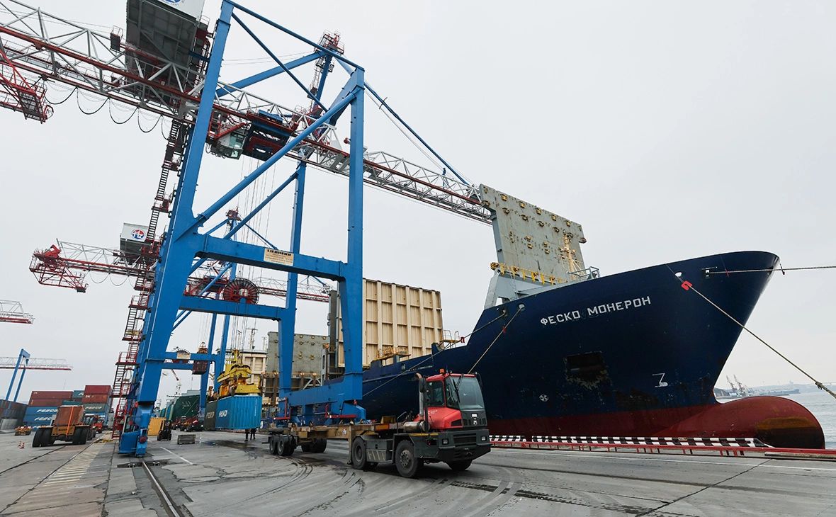 США зняли санкції з трьох російських суден, одне з яких вивозило вкрадене українське зерно.