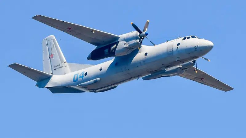АН-26 зіткнувся зі скелею.