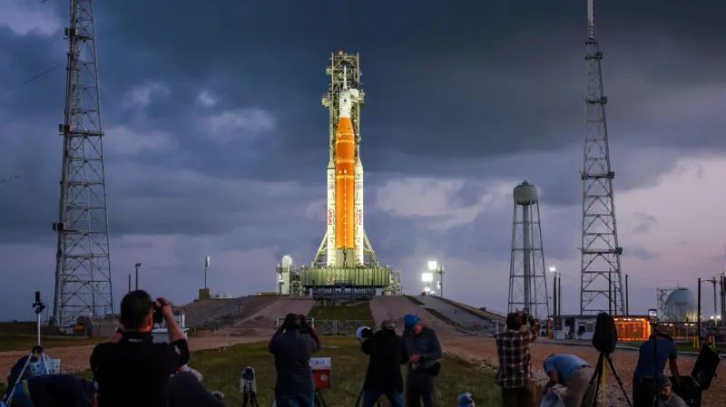 Ракета на стартовому майданчику.