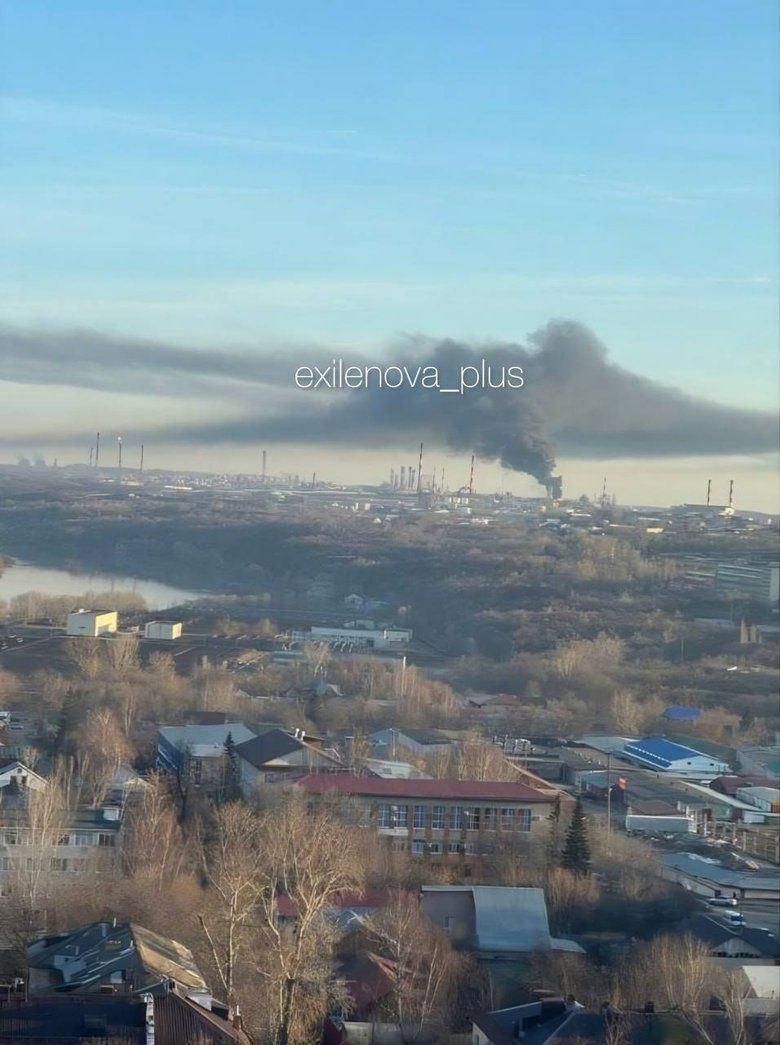 Дрони атакували Уфу: спалахнула пожежа в промзоні та багатоповерхівці.