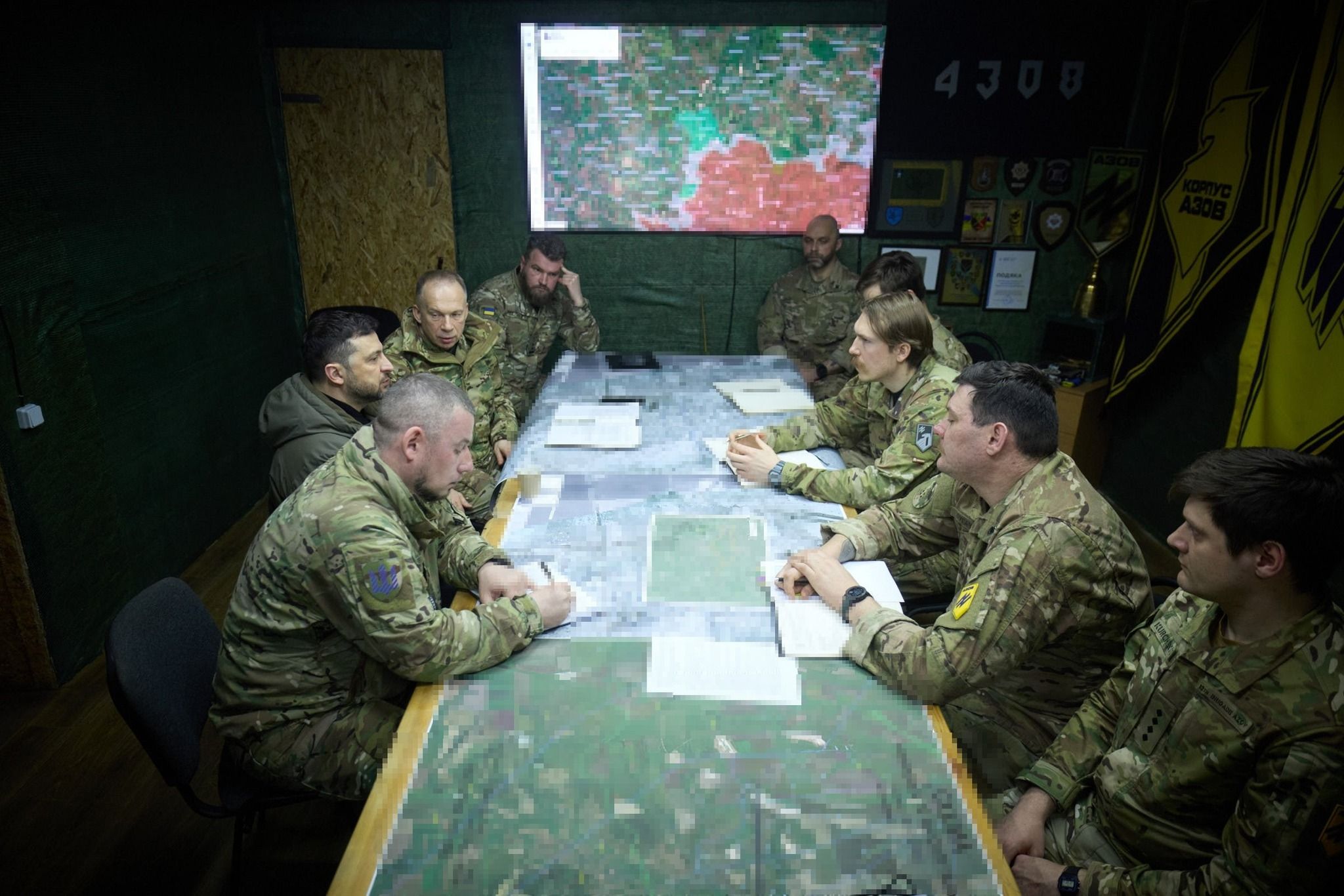 Зеленський обговорили з Головнокомандувачем Збройних Сил України порядок дій українських підрозділів в умовах припинення вогню.