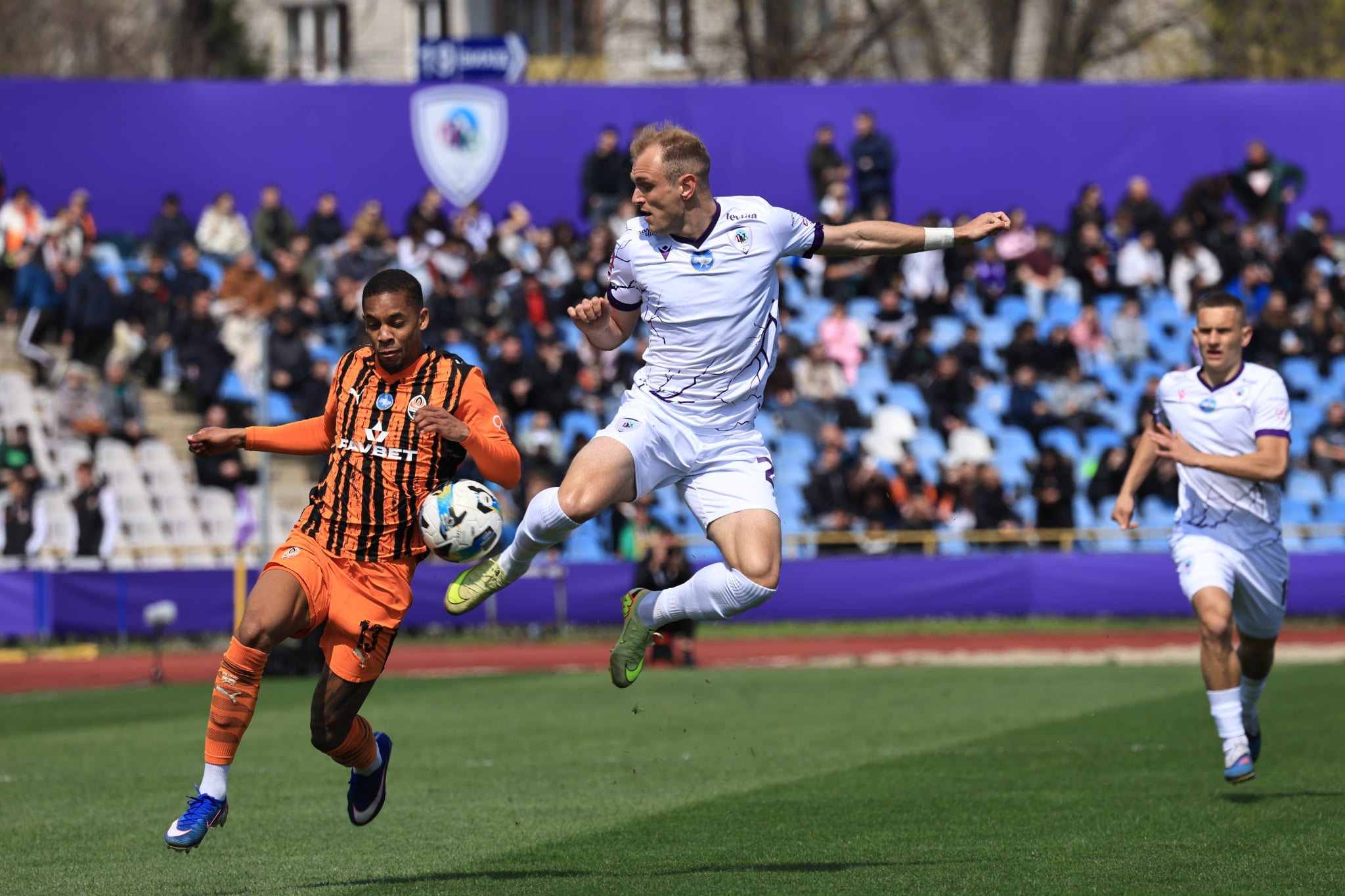 Результативне протистояння з «Шахтарем»: ЛНЗ залишився на вершині турнірної таблиці УПЛ