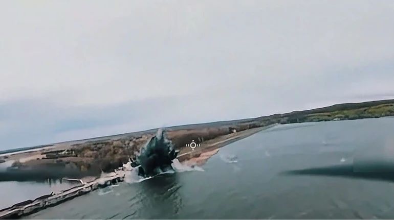 Росіяни скинули шість авіабомб на греблю у Харківській області.