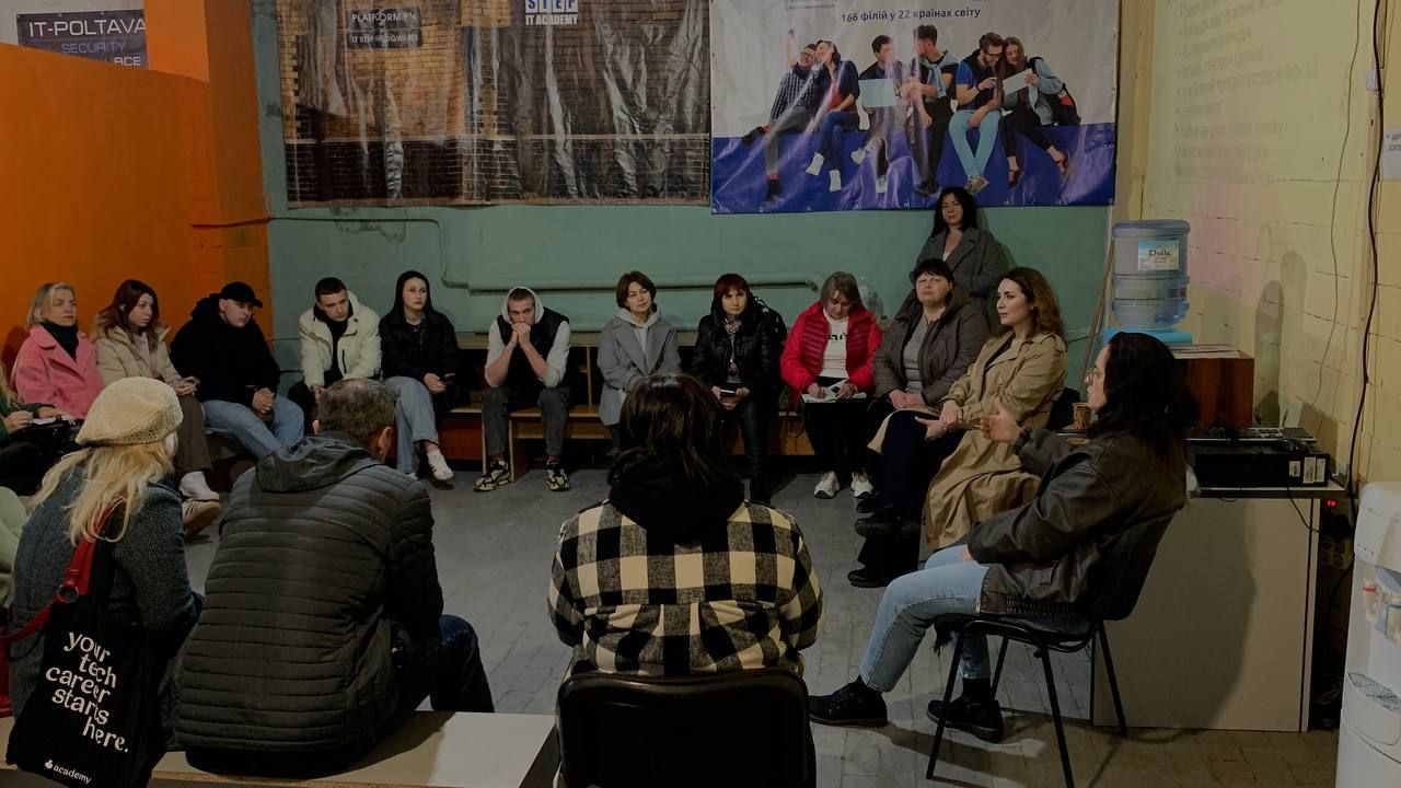 «Я завжди буду з тобою». Як підтримувати дітей, коли війна нагадує про себе щодня