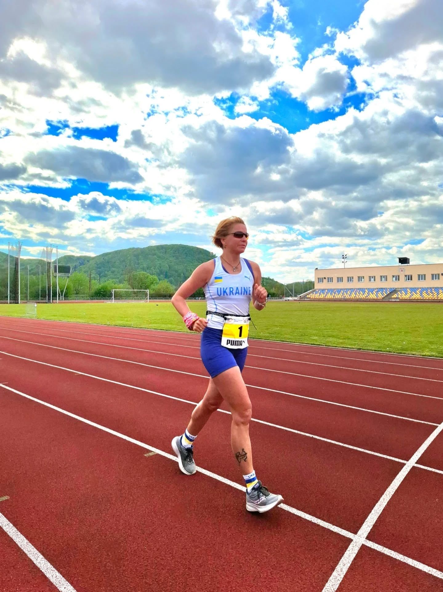 Іменита вітчизняна ультрабігунка Олена Шевченко  переконливо виграла чемпіонат України з добового бігу.