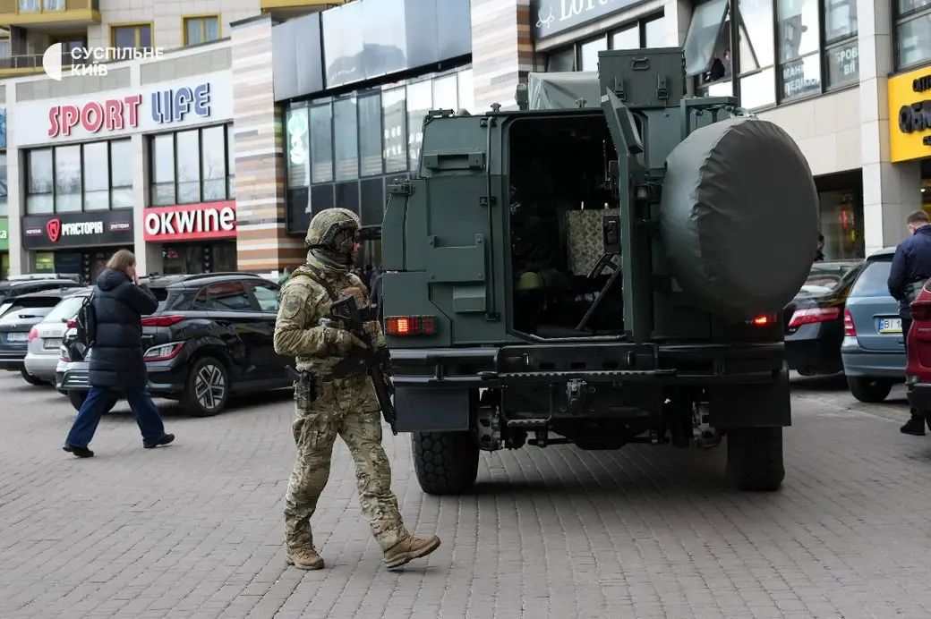 Теракт на столичному Голосієві актуалізував дискусію щодо права громадян на особисту зброю.