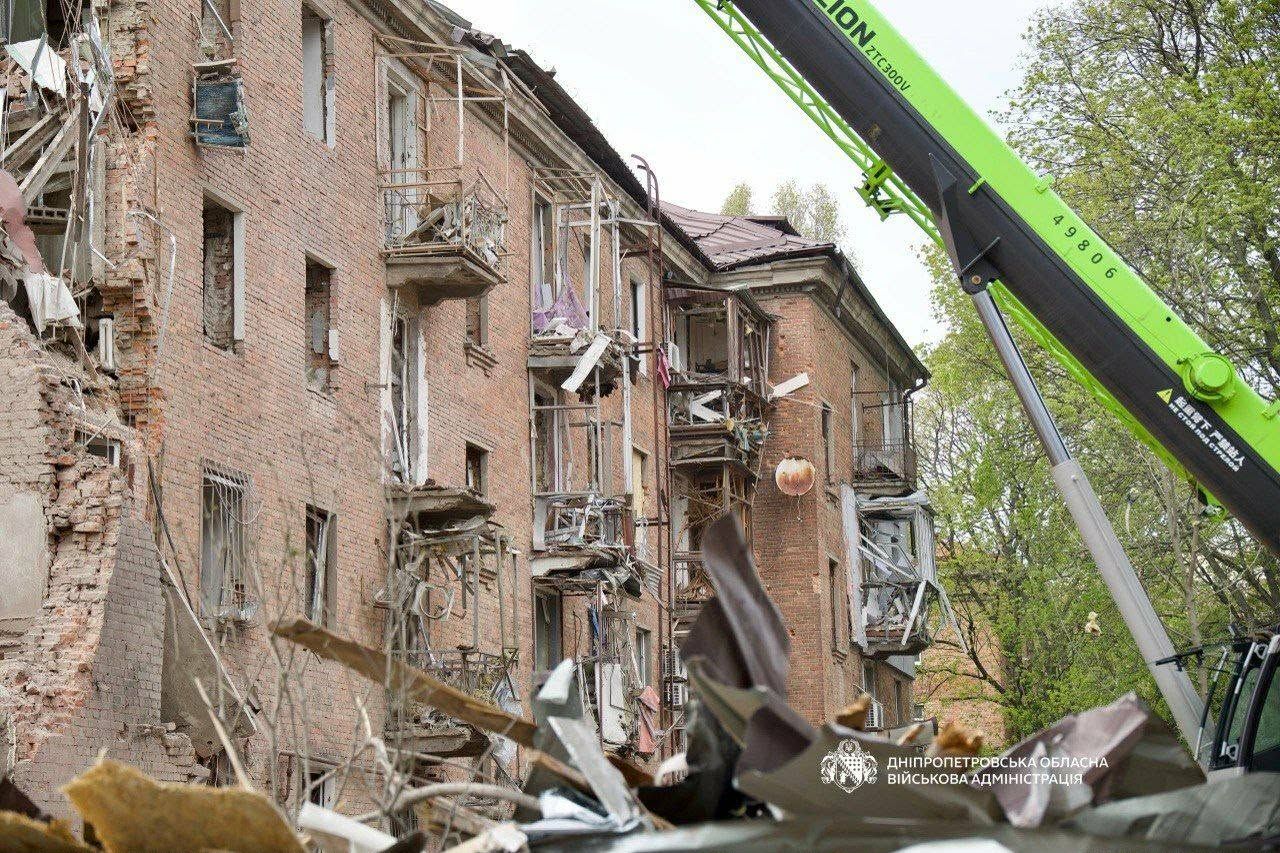 Понад 20 страшних годин хвилями росіяни атакували Дніпро.