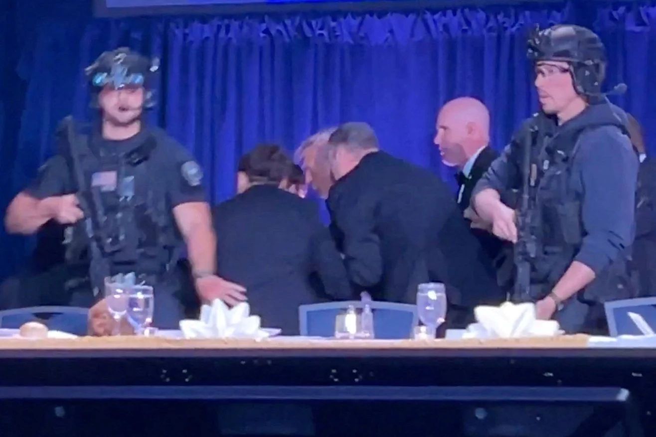 Трамп кинувся зі сцени після пострілів під час вечері кореспондентів Білого дому.