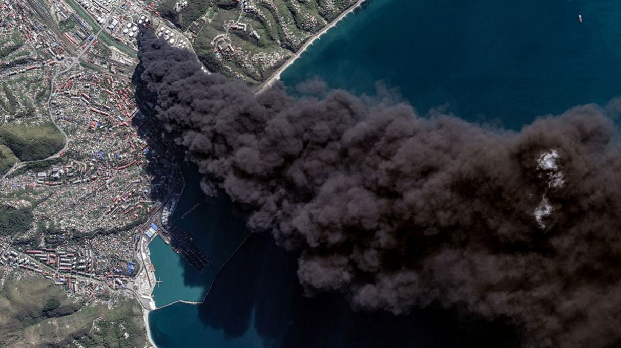 Туапсинський НПЗ знову атакований і горить у Краснодарському краї.