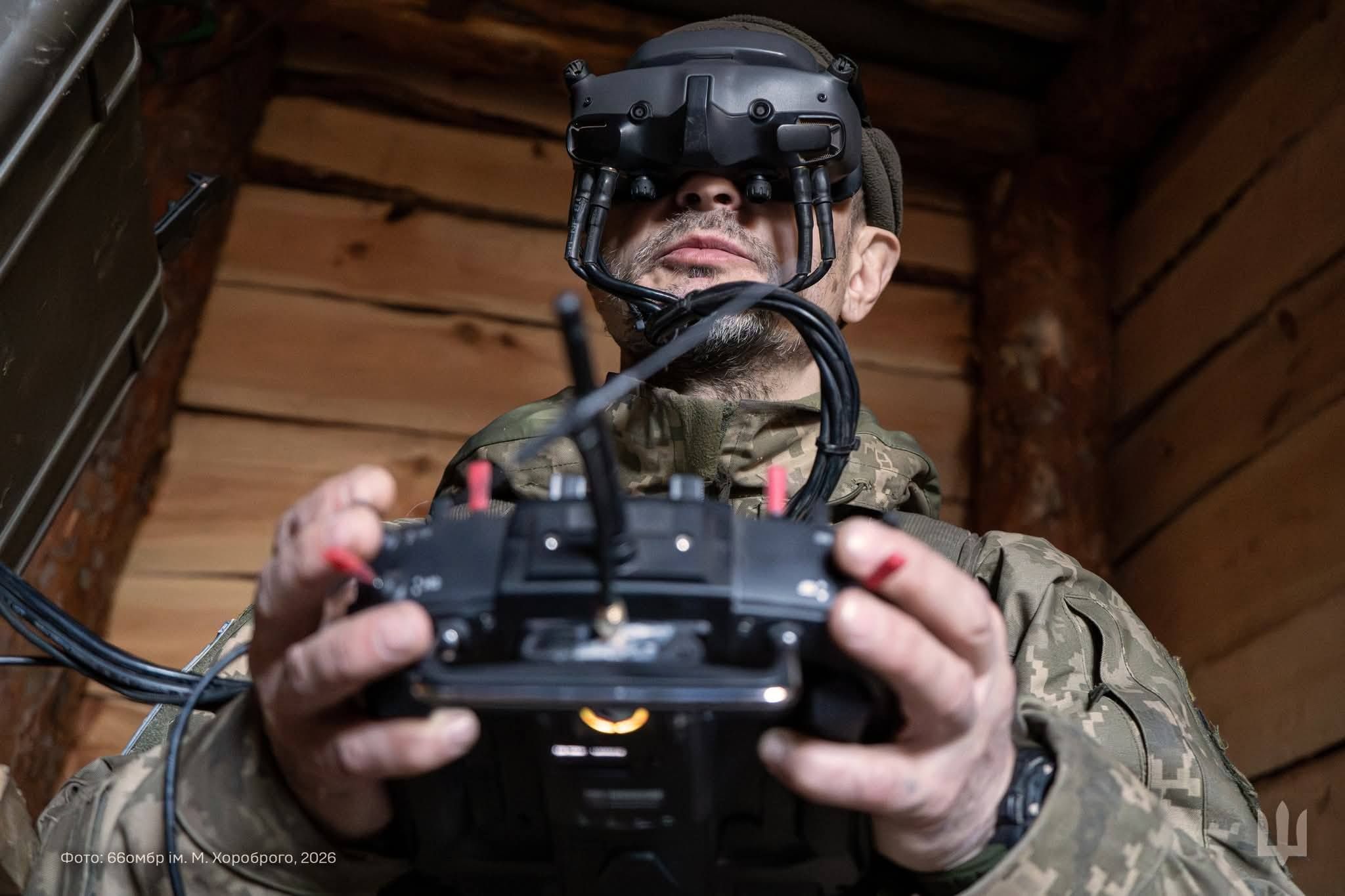Це не лише комплектуючі для FPV, а й амуніція, пульти, FPV-окуляри, зарядні пристрої, кабелі та десятки інших речей.