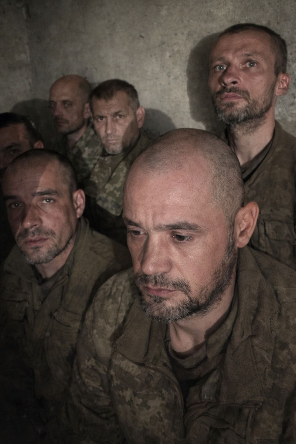 У російських колоніях українських в’язнів б’ють, катують, піддають психологічному тиску, погрожують розстрілами та змушують до будівництва ворожих військових укріплень.