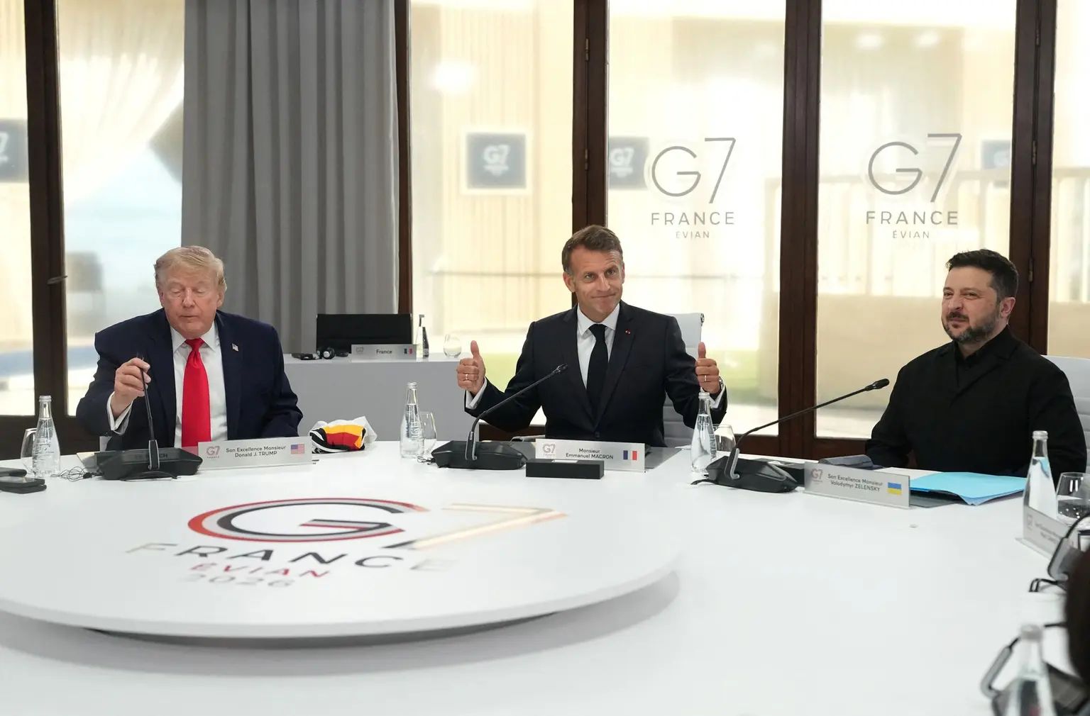 пПчинають вимальовуватися обриси угоди, за якою Трамп підтримає Європу в питанні України.