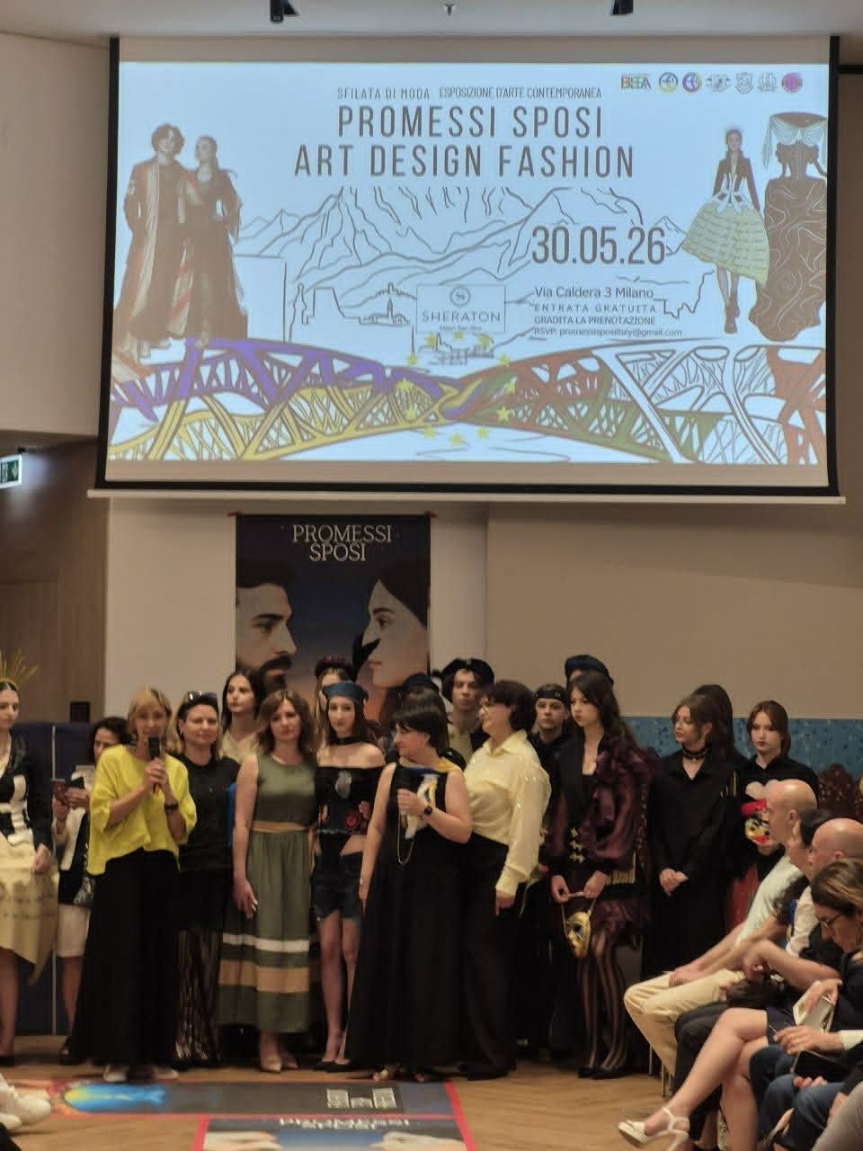 часники міжнародного проєкту PROMESSI SPOSI ART DESIGN FASHION UA–IT під час презентації у Мілані: проєкт об’єднав молодих дизайнерів, художників, викладачів та студентів з України та Італії
