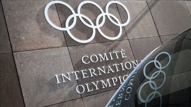 Російські спортсмени зіткнулися з санкціями через підтримуваний державою допінг-скандал, пов’язаний із Зимовими іграми в Сочі 2014 року, а МОК рекомендував у 2022 році відсторонити російських і білоруських спортсменів від змагань після вторгнення в У
