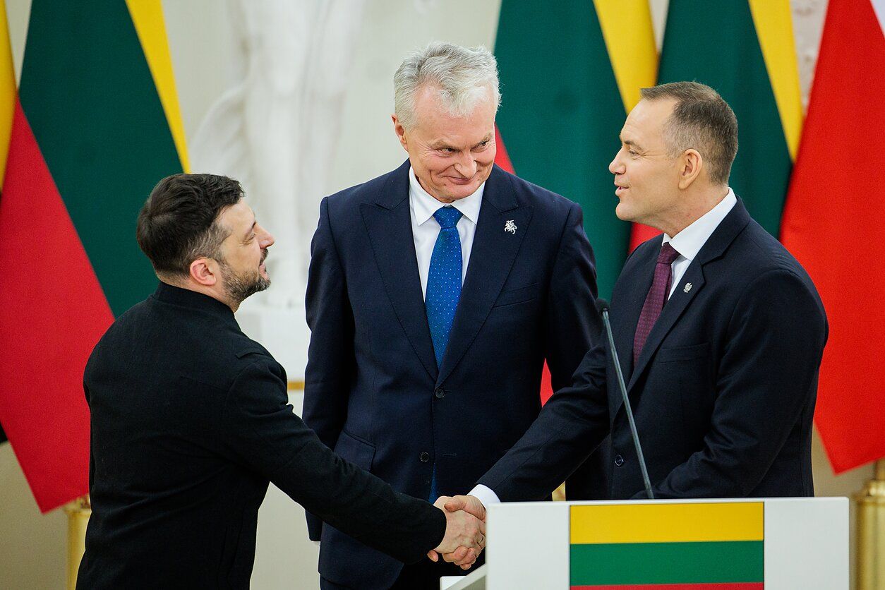 Науседа: "Якщо Україна і Польща висловлять бажання допомогти врегулювати конфлікт, я готовий".