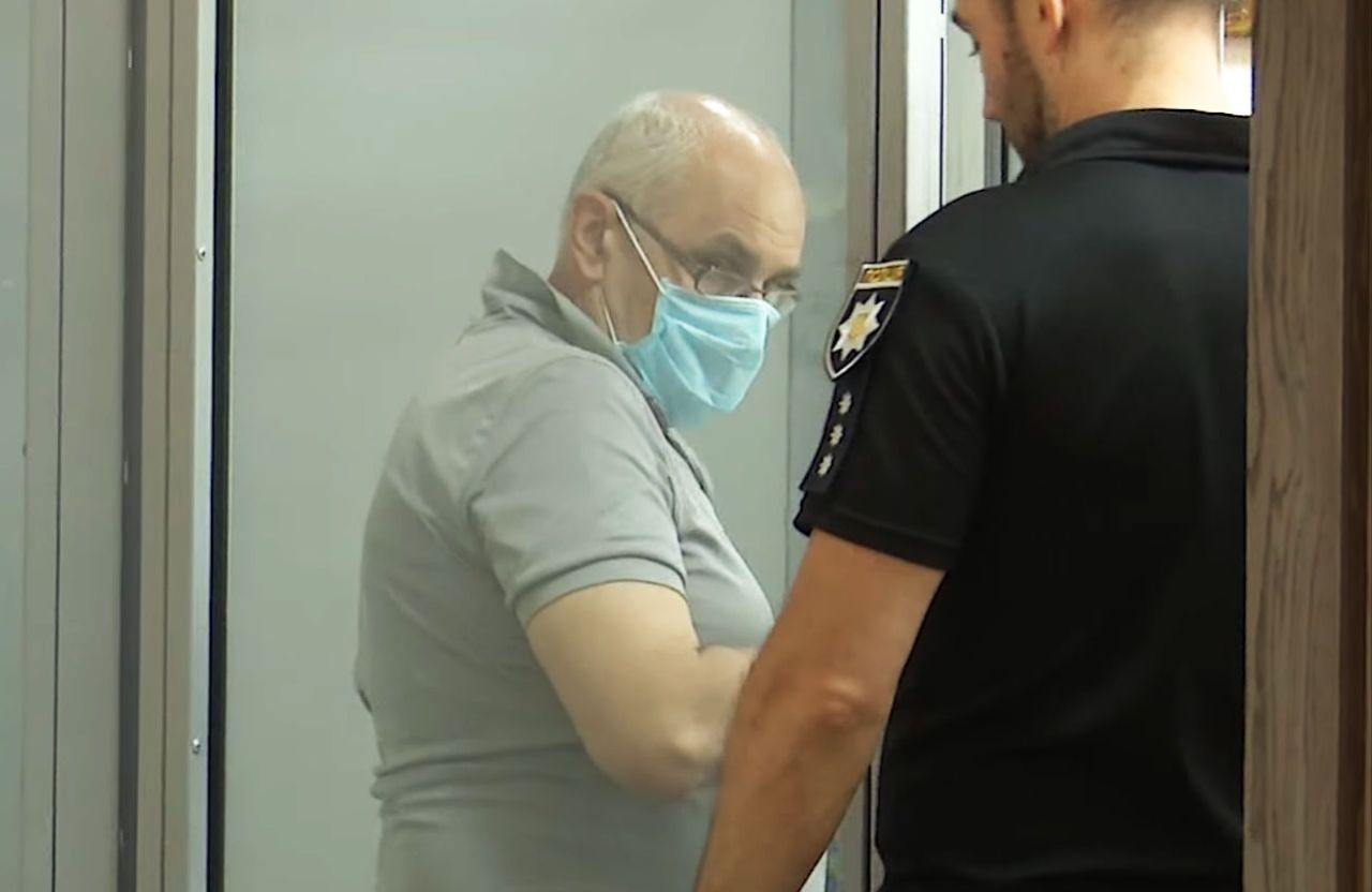Сидітиме довічно