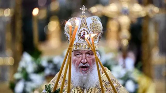 Щодо можливості запровадження санкцій проти російського патріарха Кирила, Румен Радев заявив, що сама ця особа його не цікавить, однак зазначив, що патріарх Кирило є очільником Російської православної церкви.