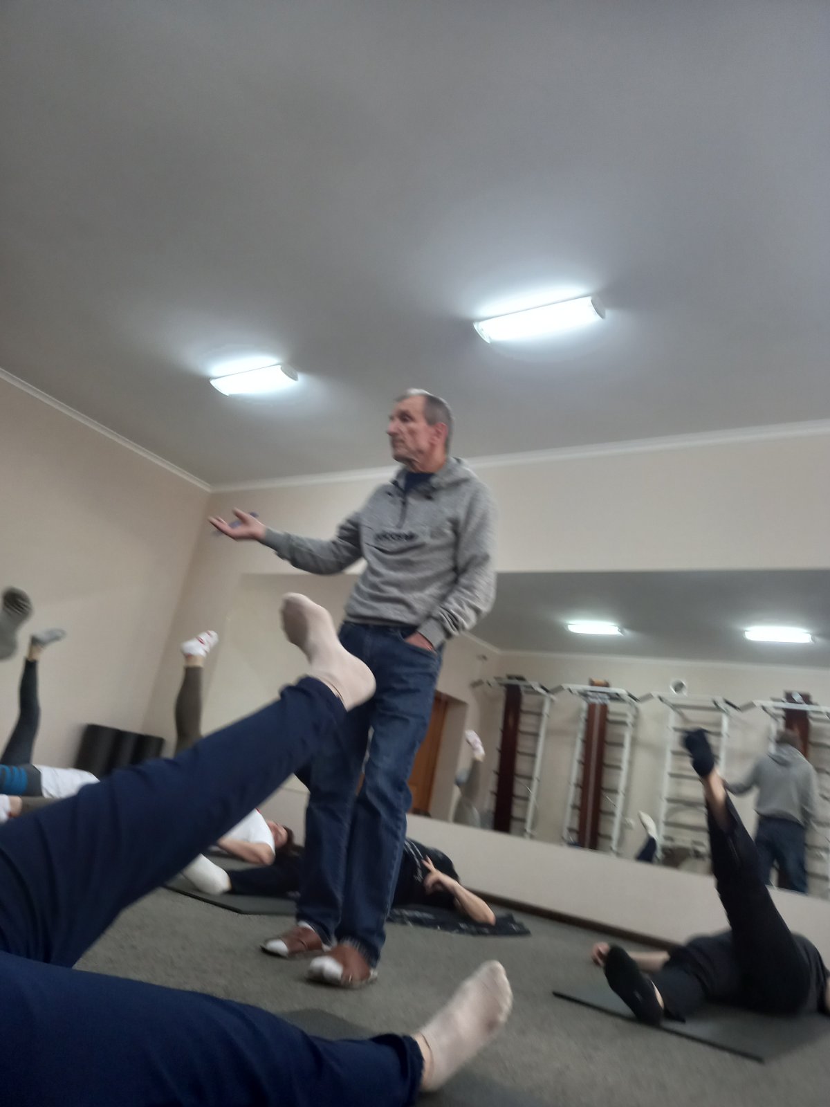 «Наше завдання — померти у вертикальному положенні й без памперса»: 70-річний інструктор ЛФК Володимир Кривоніс