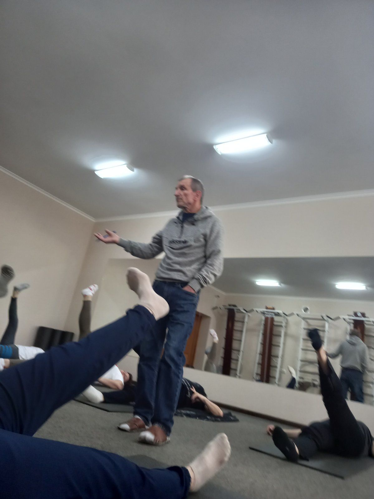 «Наше завдання — померти у вертикальному положенні й без памперса»: 70-річний інструктор ЛФК Володимир Кривоніс