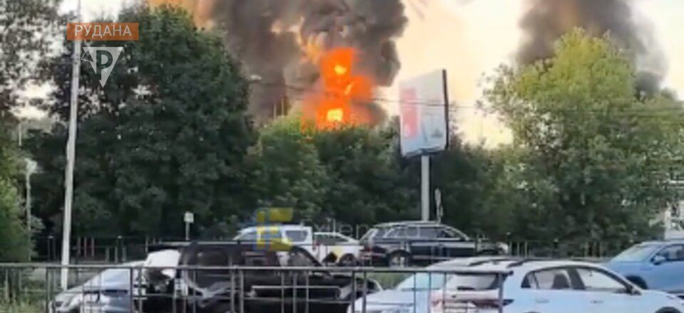 В Електросталі, московської області, горить один із найбільших складів Wildberries.
