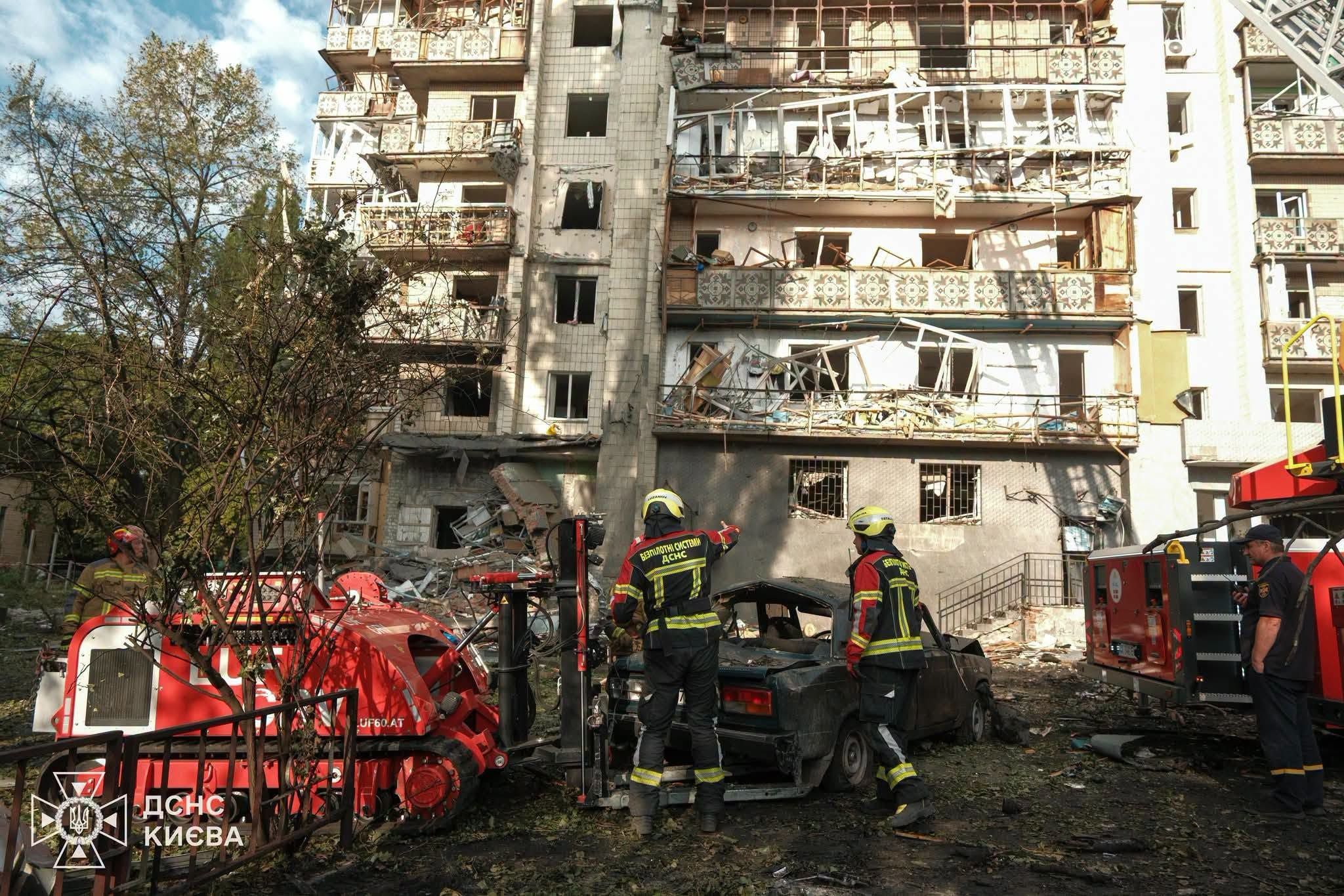 Наслідки варварського удару по Києву рашистами в ніч на 19 липня.