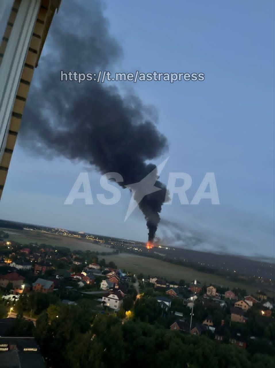 Як мінімум 5 вогнищ пожежі зафіксовано над Московською областю після нічної атаки.
