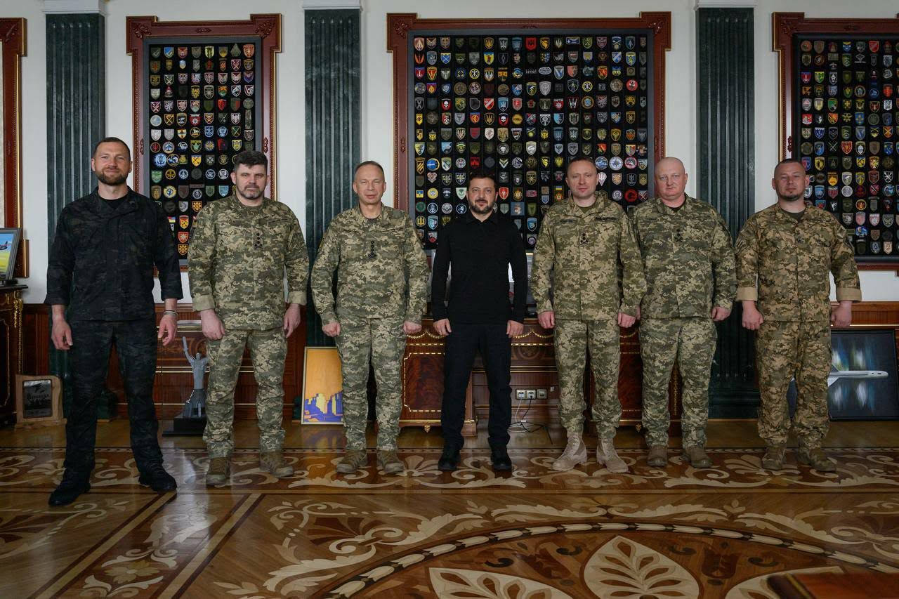 В армії Зеленський провів кардинальні кадрові зміни вищого керівництва під тиском "вулиці".