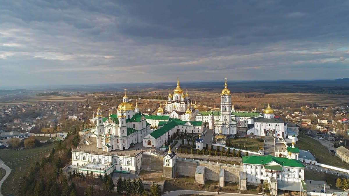 Почаївська Свято-Успенська лавра є однією з найбільших православних святинь України. Її майбутнє має бути пов'язане зі служінням Богові та українській нації.