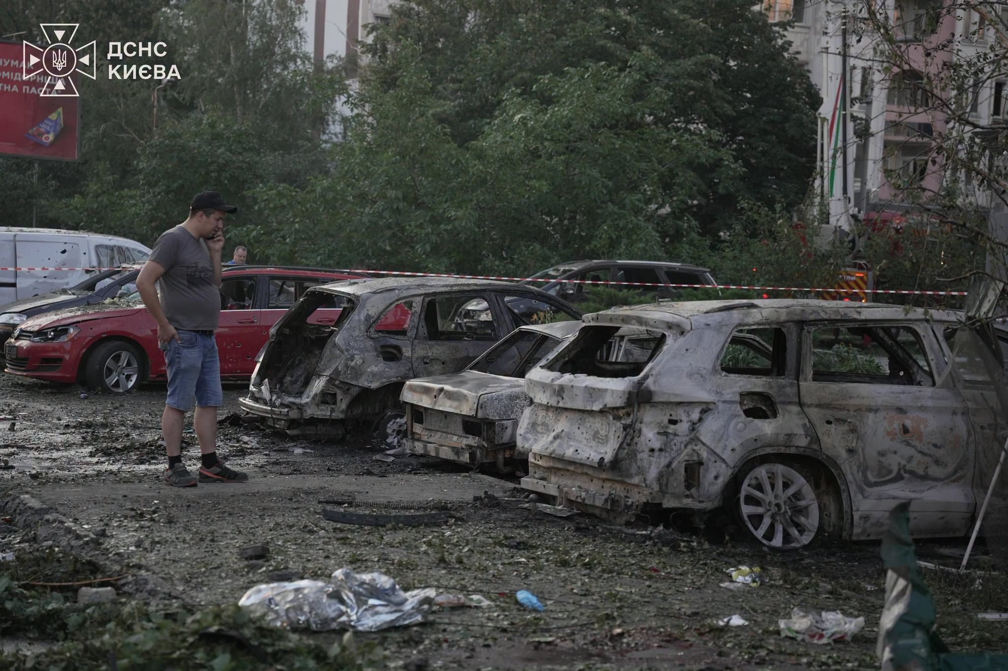 Через ворожу атаку сталися пожежі та руйнування у 5 районах столиці.