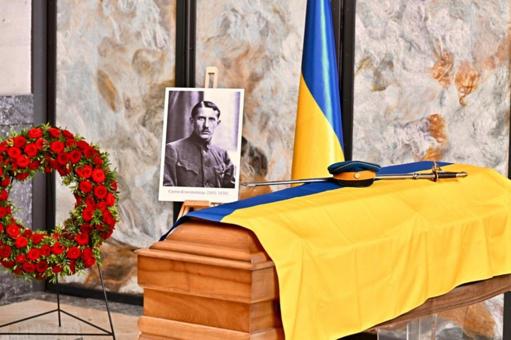 Прах Євгена Коновальця повернуть в Україну та тимчасово перепоховають на Національному військовому меморіальному кладовищі.