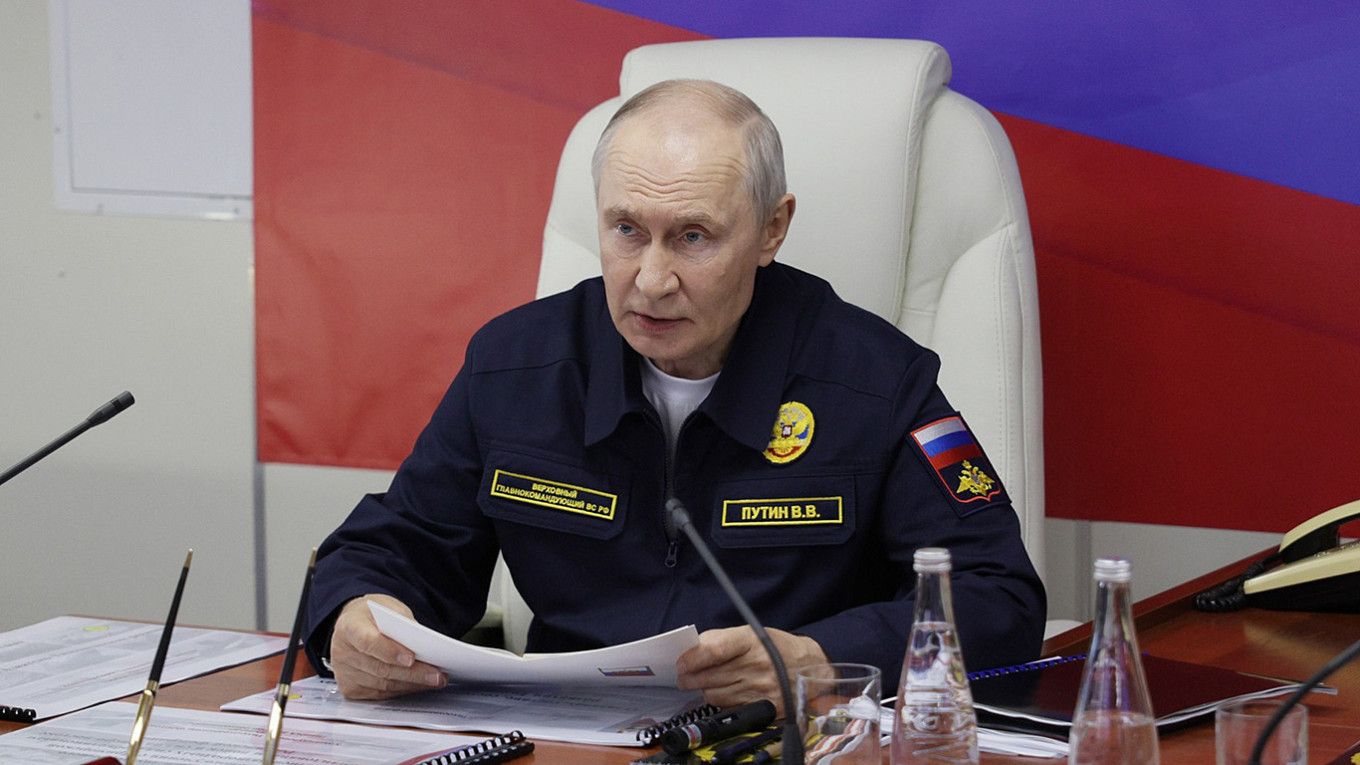 путін звинуватив захід у "піратстві та розбої".