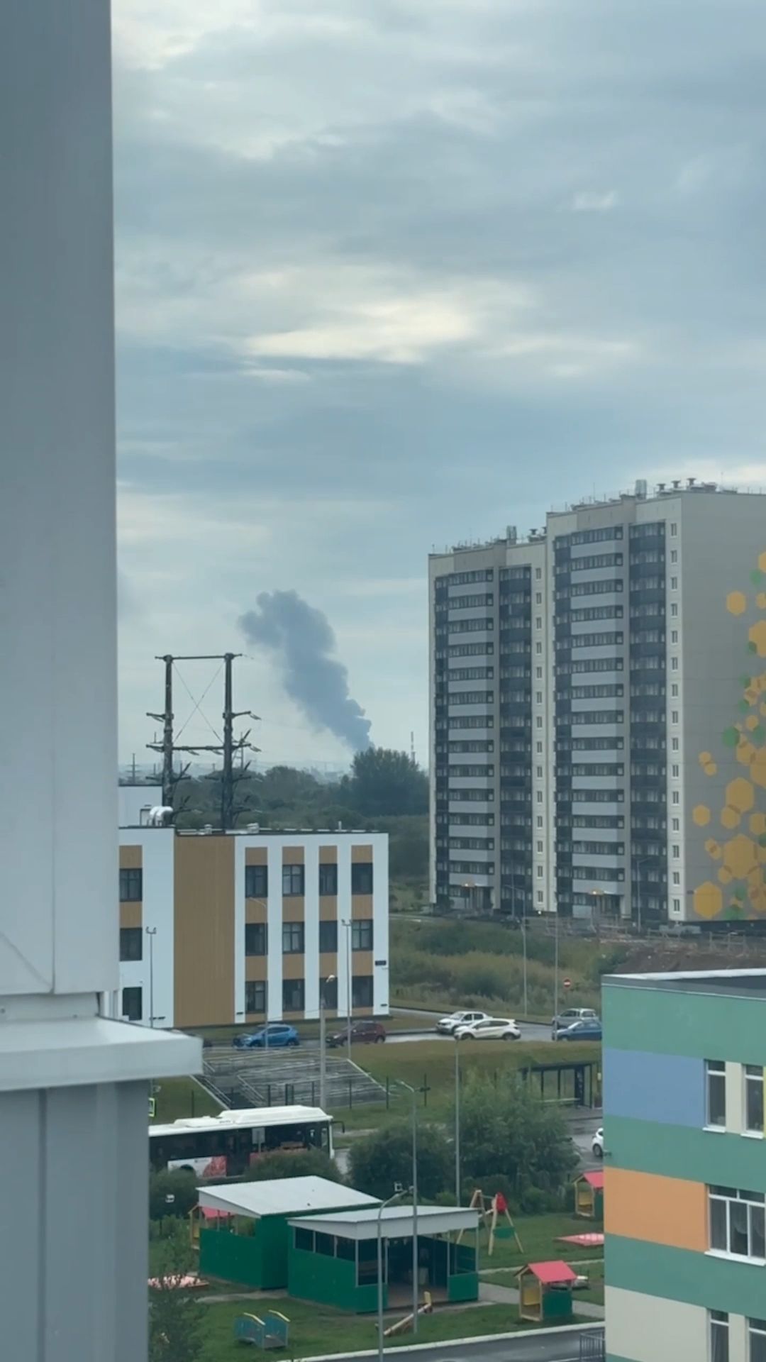 Уражений НПЗ у Пермі розташований за понад 1500 км  від України.