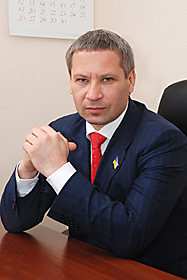 Владислав Лук’янов: Тимошенко, може, й хотіла б підвищити виплати громадянам, але прагне, щоб ініціатива походила від неї