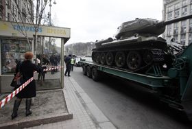Попов пустив на Київ танки