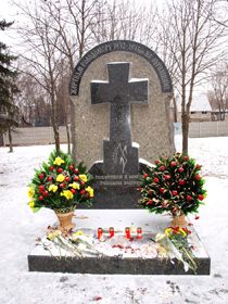Пам’ятник жертвам Голодомору в Луганську.
