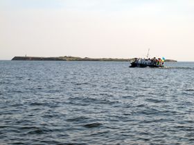 Морські екскурсії на острів Березань популярні у відпочивальників.