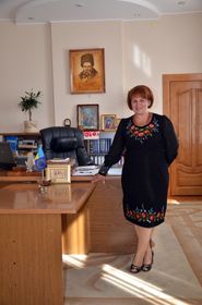 У своєму вбранні голова Черкаської обласної ради Валентина Коваленко любить українські мотиви.