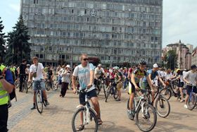Пiд час Європейського тижня сталої енергетики молодь Вiнницi пересiла на велосипеди.