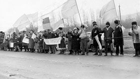 Українці створили «Живий ланцюг» від Львова до Києва у День соборності 21 січня 1990 року.
