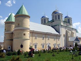 Троїцький Межиріцький монастир-фортеця — за 40 хвилин ходи від Острога.