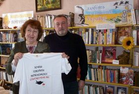 Ігор Матюшин (на фото праворуч) координує проект «Безплатні курси української мови» в Маріуполі.