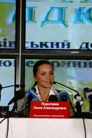 «Ти цієї осені знову розцвітеш такою квіткою тендітною...»